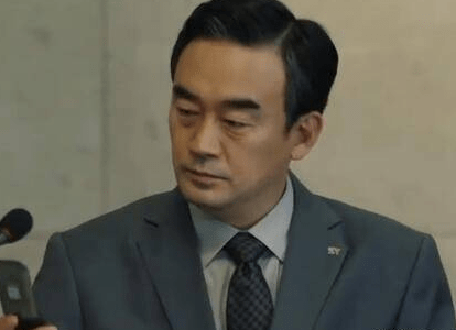 《财阀家的小儿子》李室长什么时候背叛男主的 陈导俊有遗言吗