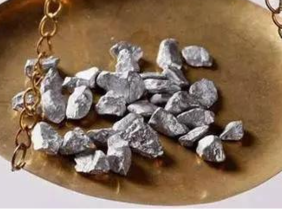 什么是雪花银？它的形状和颜色有什么不一样？