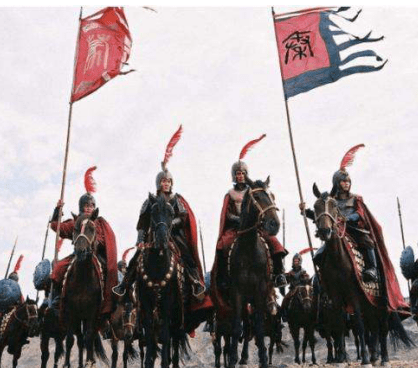 古代将军打仗的时候 身上为什么都要系上披风