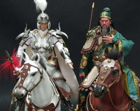 赵云和关羽武功高强又是五虎上将 两人谁的武功更强一点