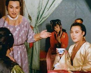 红楼梦中尤老娘是什么样的人？她是如何牺牲掉女儿的？