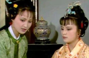 贾探春为何一开始讨好薛宝钗，后来又撵宝钗出大观园？