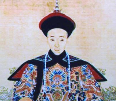 大清妃嫔脖子上挂的白布条是为了保暖吗？