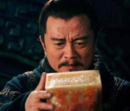 周瑜和孙策当初是互为连襟 周瑜为什么还要投靠袁术