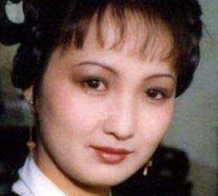 红楼梦中王熙凤与迎春之间有何联系？关系怎么样？