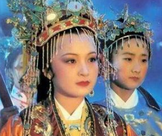 红楼梦中贾元春在宫里的境遇如何？