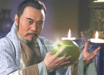 和氏璧是环状而秦始皇传国玉玺是方的 玉玺真的是用和氏璧做的吗