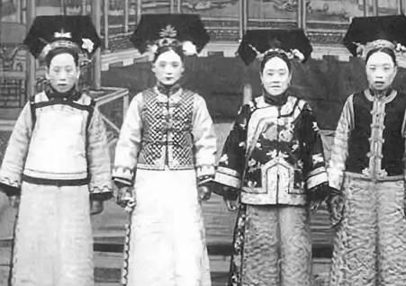 清朝妃子除了要侍寝皇帝外 她们的生活和电视剧演的一样吗