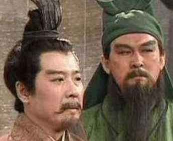 官渡之战时，刘备与关羽都在哪个阵营？