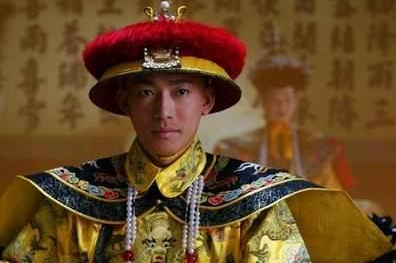 顺治皇帝为什么会选择年幼的康熙继位 康熙后面怎么对待手足兄弟的
