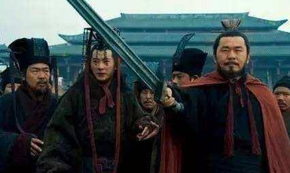 曹操在挟天子的时候诸侯们为何没有说话 他们为何也没有听进去