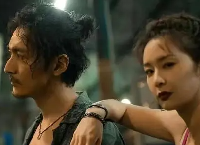 《执念如影》里佳佳为何会选择自尽呢？