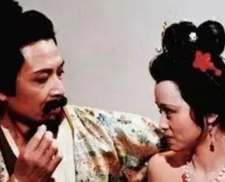 红楼梦中让宝玉睡在自己的卧室，秦可卿这么做的目的是什么？