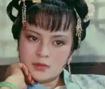 红楼梦贾府中的女子与男子，地位有何不同？