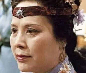 红楼梦中邢夫人是如何对待王熙凤的？二人的关系如何？