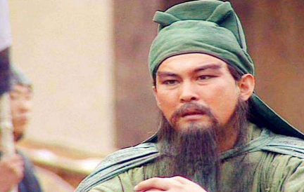 关羽对马超和黄忠极为的不看重 关羽为什么说赵云是自家兄弟