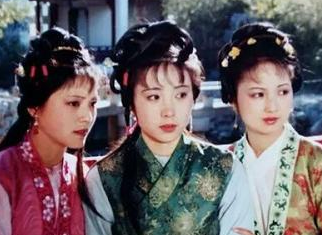 红楼梦中袭人背叛自己投靠王夫人后，贾母是什么表现？