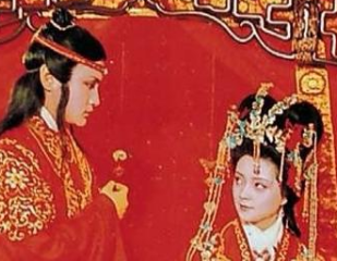 红楼梦中贾母对木石情缘之说是何态度？为何不早做打算？