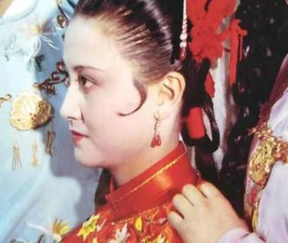 红楼梦中贾迎春是个什么样的性格的人？最后是什么结局？