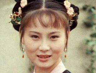 红楼梦中秋纹是个什么样的人？是如何描写她的