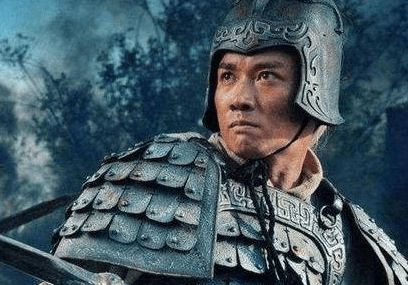许褚是曹操手下的大将，他能打得过黄忠吗?