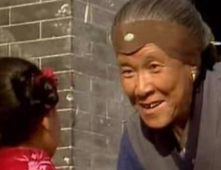 红楼梦中刘姥姥只是乡村老妇，王熙凤为何会喜欢她？