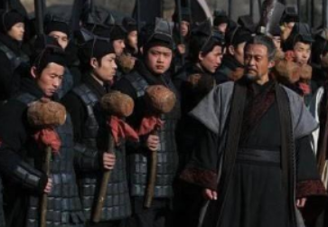 秦国本处于偏远地区，它是如何一步步崛起的？