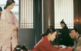 &ldquo;甄后出拜刘桢平视&rdquo;指的是什么事情？