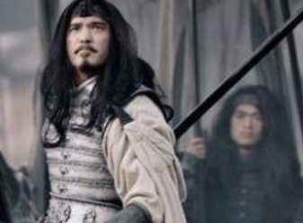 三国时期刘备是在何时称帝的？有哪些人的官职是最高的？