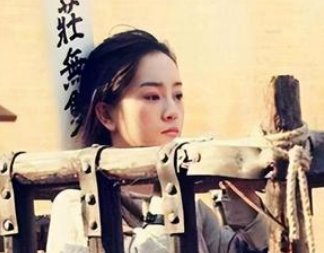 在古代流放条件恶劣，衙役们都还要抢着去做，是为何什么？