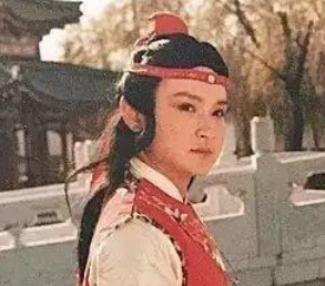 红楼梦宝玉的生日晚宴上，为何没有见到惜春与迎春？