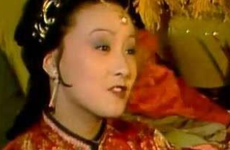 《红楼梦》宝钗几次贬低王熙凤，凤姐不生气吗？