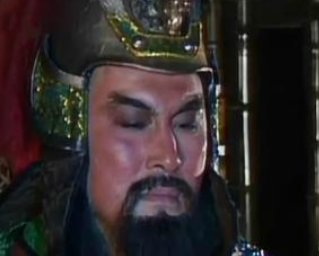 去华容道堵截曹操的为何是关羽而不是赵云？