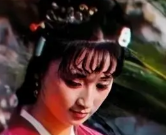 红楼梦中香菱进入大观园之后，待遇怎么样？