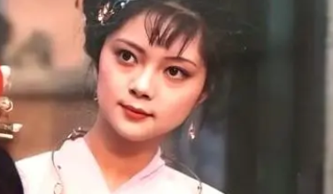 《红楼梦》薛宝钗如此聪慧，为何看不破贾府正在急速衰败？