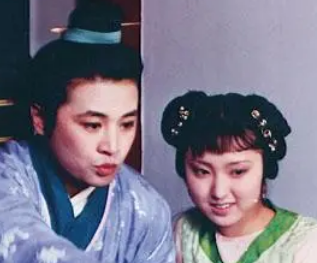 红楼梦中龄官是如何追寻自己想要的自由的？