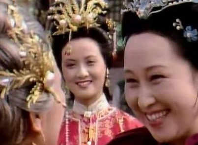 《红楼梦》里的薛姨妈住贾府七八年，其他嫂子怎么不来探望她？