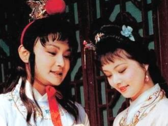 红楼梦中端午节时，贾元春为何要弄赐礼这一套?