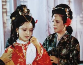 红楼梦中王熙凤的生日宴会有多隆重？背后有何深意？