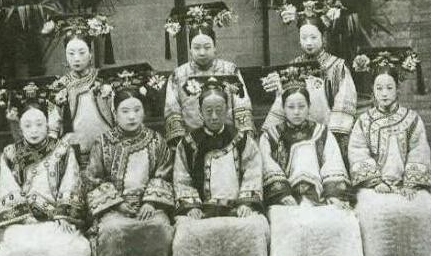 古代皇帝的妃子和宫女都漂亮 清朝后宫中的女人为何长的都丑