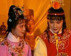 红楼梦中元春与宝玉之间的年龄相差多大？为何只有一岁？