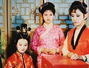 红楼梦中王熙凤与婆婆邢夫人之间关系不好是因为什么？