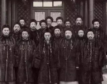 清朝官员退休后每年有50两白银 换做现在是多少钱