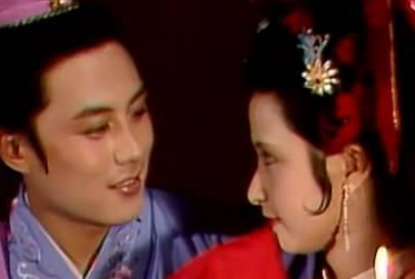 红楼梦老太妃弘薨逝后有何影响？与袭人有何联系？