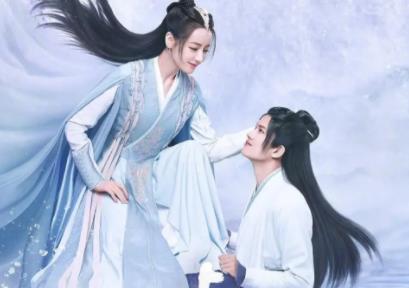 《与君初相识》离殊毁掉万花谷的原因是什么？