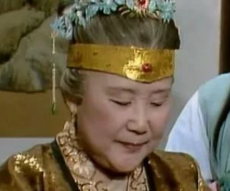 红楼梦王熙凤生日时尤氏做了什么事情？她是如何打自己的人情牌的？