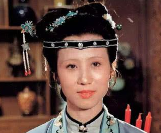红楼梦中李纨参加螃蟹宴会喝酒后，为何要摸平儿？