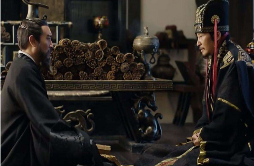 荀彧的死因究竟是什么？相关文献是如何记载的？