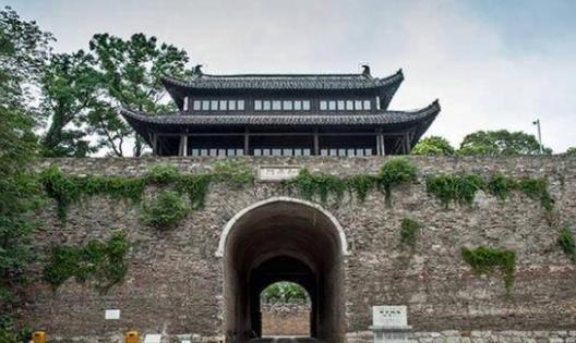 历史上定都南京的王朝为何都不长久？