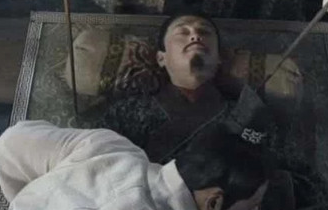 历史上吴起死前跑去楚悼王的尸体旁有什么用意？